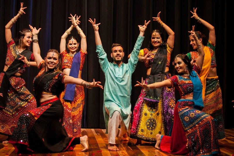 Diretamente dos cinemas para o palco do Sesc Santana, o estilo de dança Bollywood é o destaque de março e abril