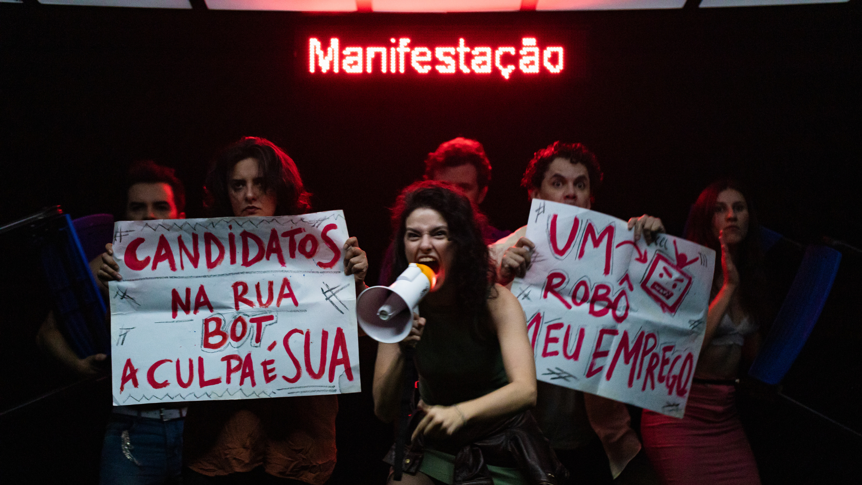 “Temporada de Caça”, novo trabalho da  Minha Nossa Cia de Teatro, de Curitiba,  se apresenta pela primeira vez em BH